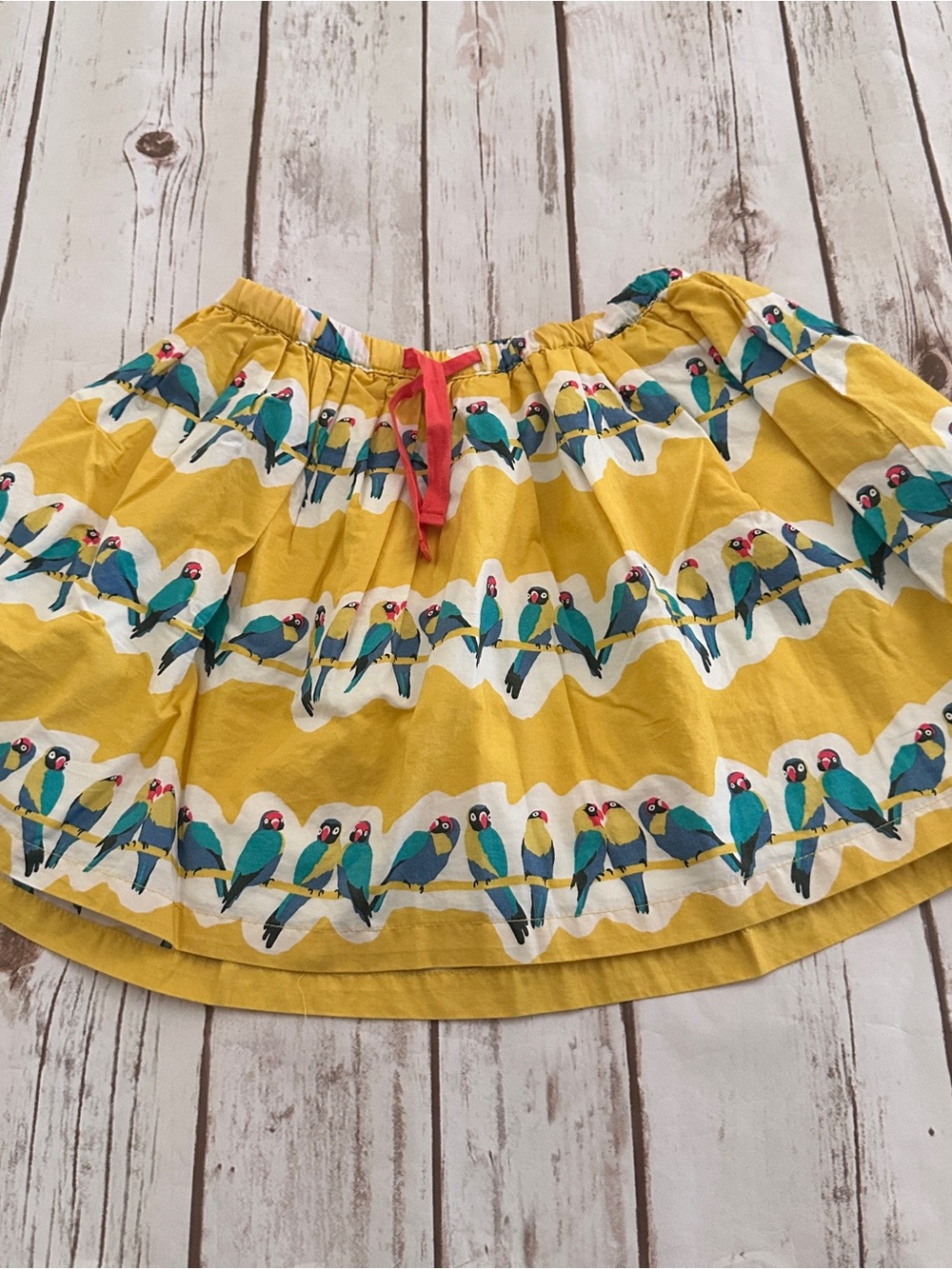 Mini Boden parakeet skirt guc/fair for tiny spot I almost missed 2/3